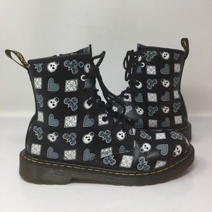 Dr. Martens Delaney Boots. Skulls w/ hearts